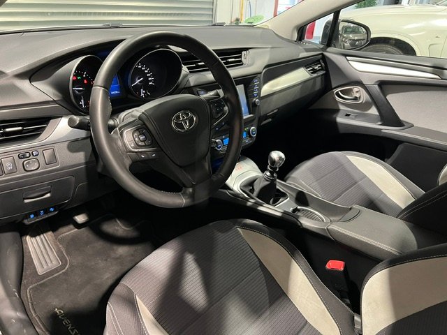 TOYOTA AVENSIS 2.0 D4D ADVANCE