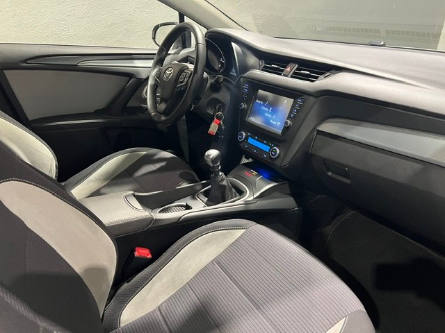 TOYOTA AVENSIS 2.0 D4D ADVANCE