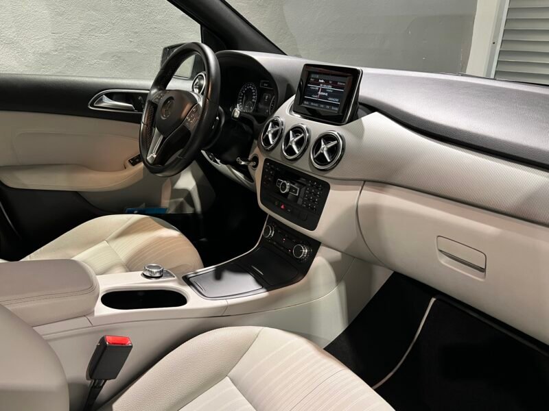 MERCEDES-BENZ B200 CDI 2.0 CDI 7G AVANGARDE