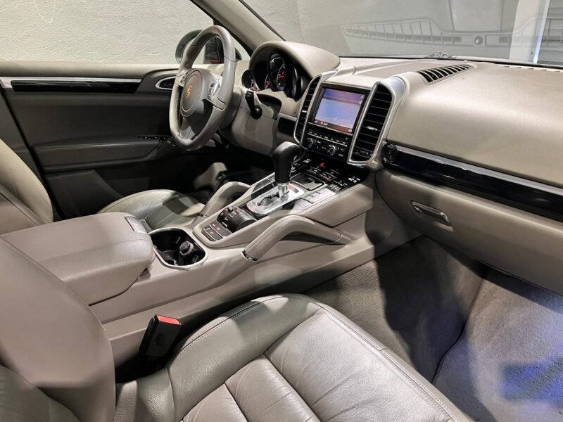 PORSCHE CAYENNE 3.0d V6 PLATINUM