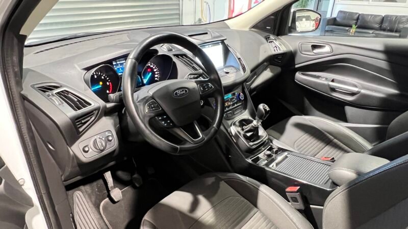 FORD KUGA 1.5 TDCI TITANIUM